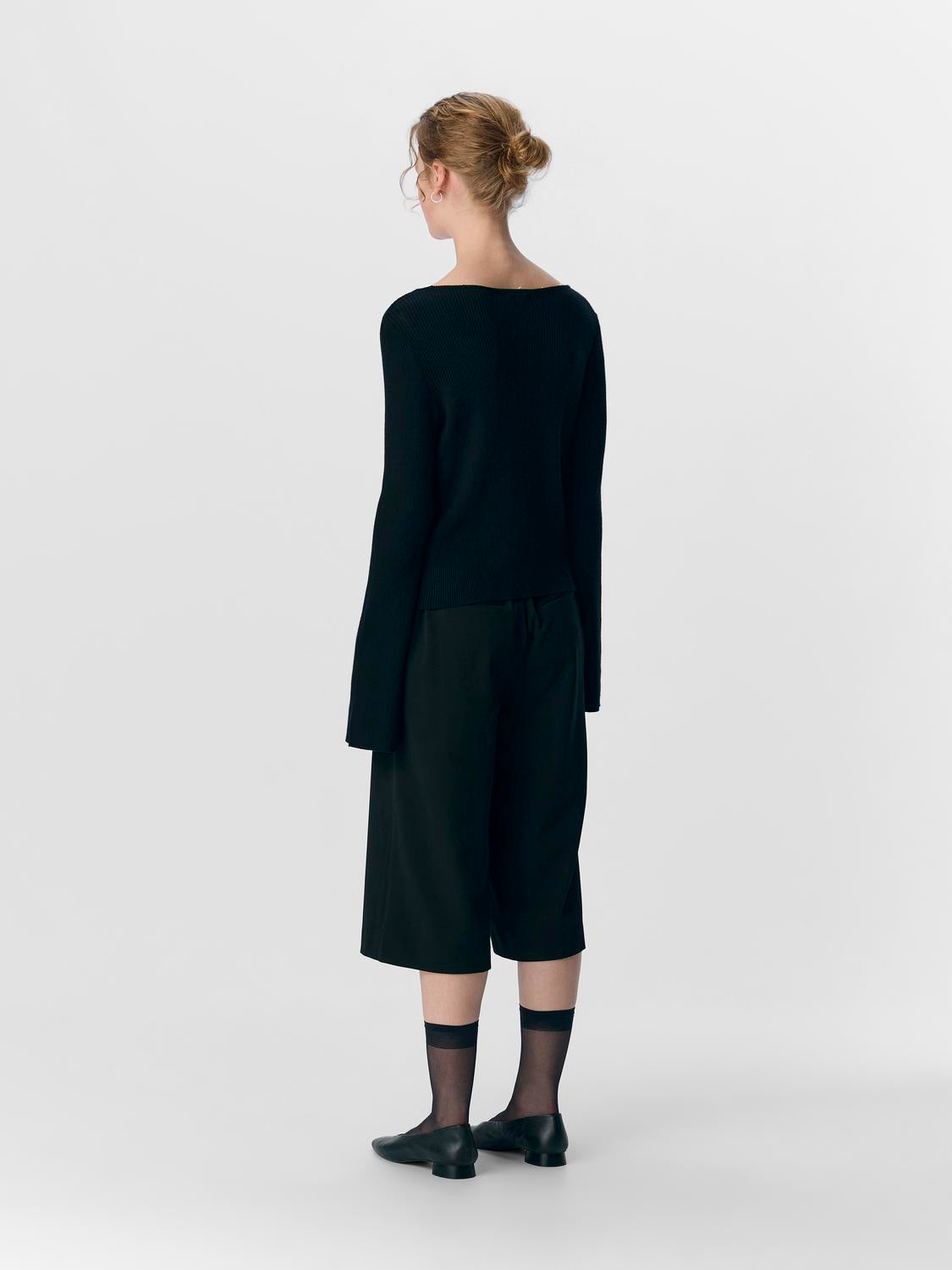 model_shot-back