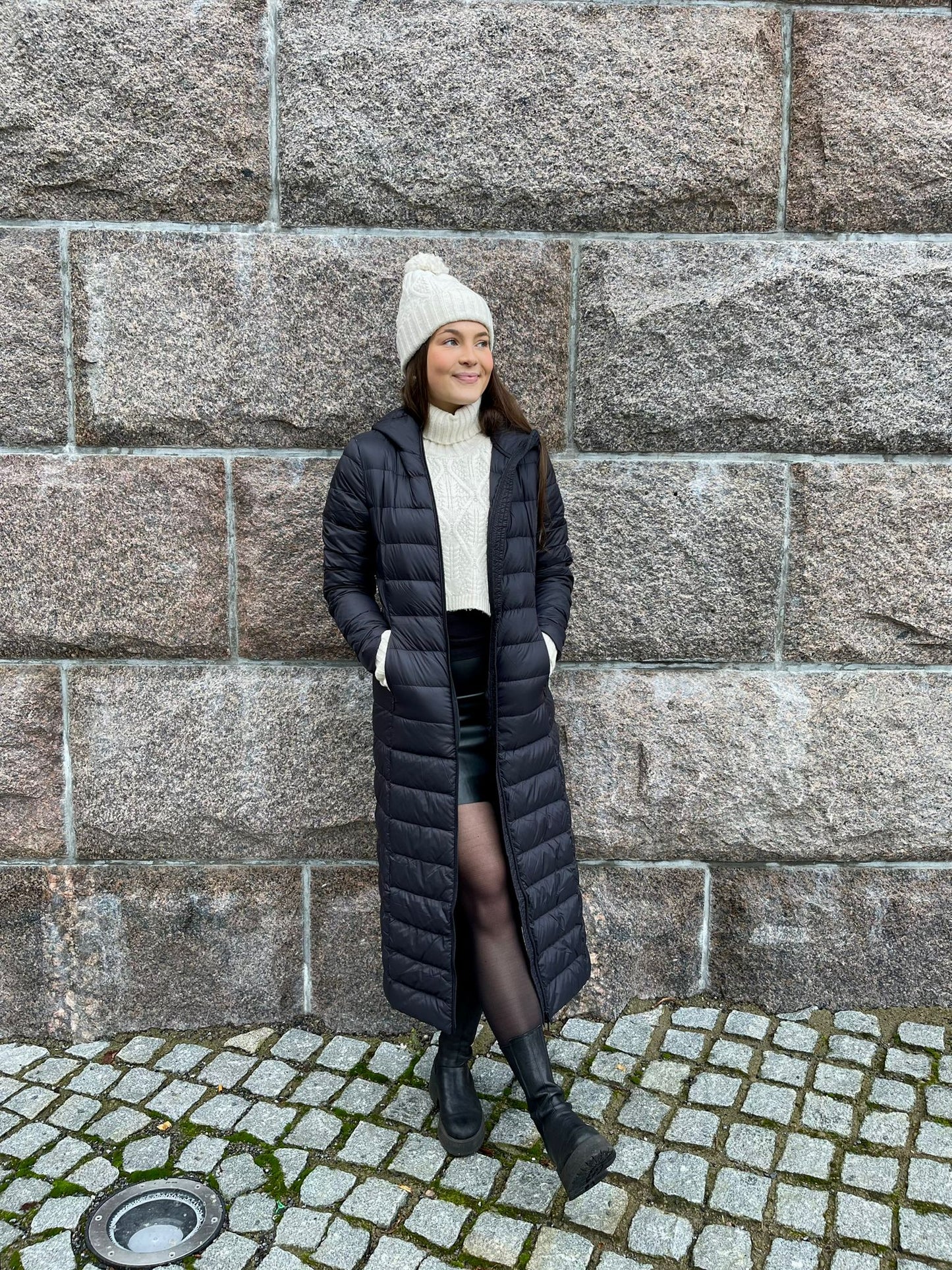 VIMANYA Coat - Black