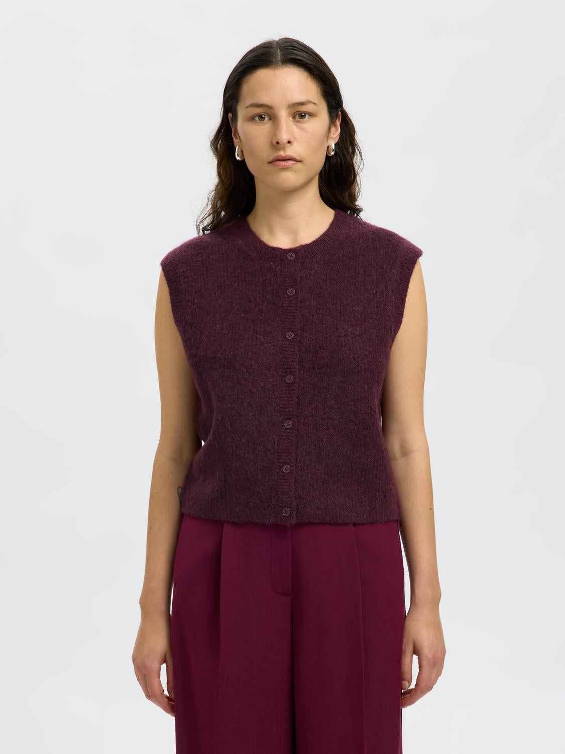 model_shot-front