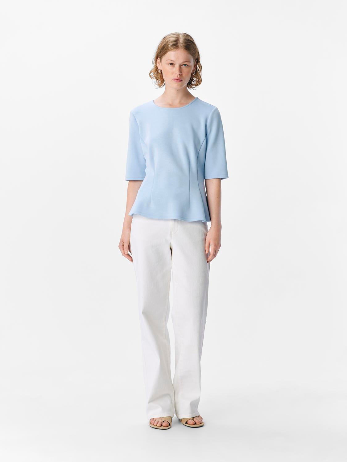 model_shot-front_full