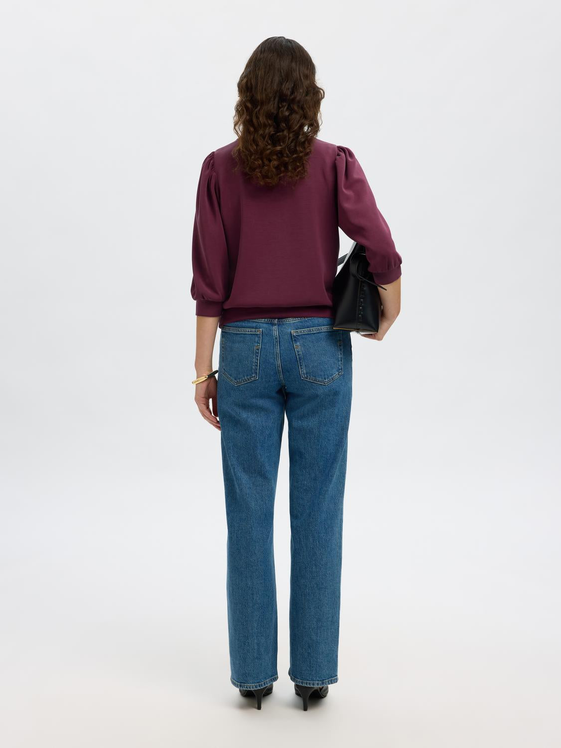model_shot-back