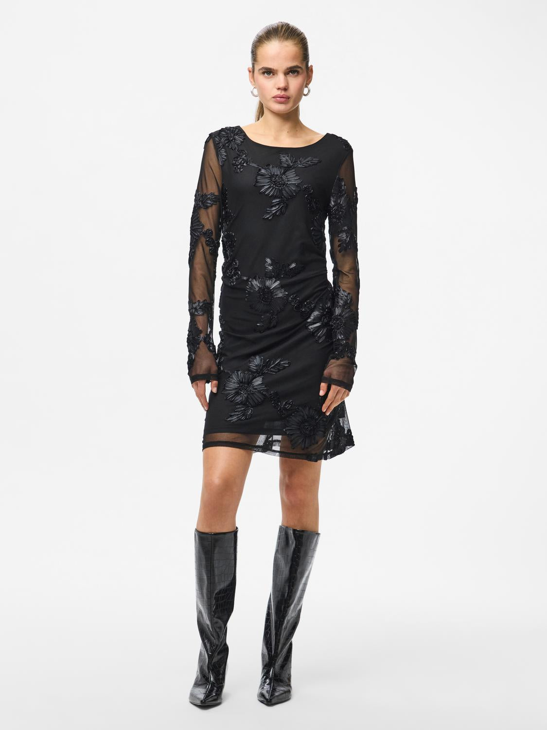 model_shot-front_full