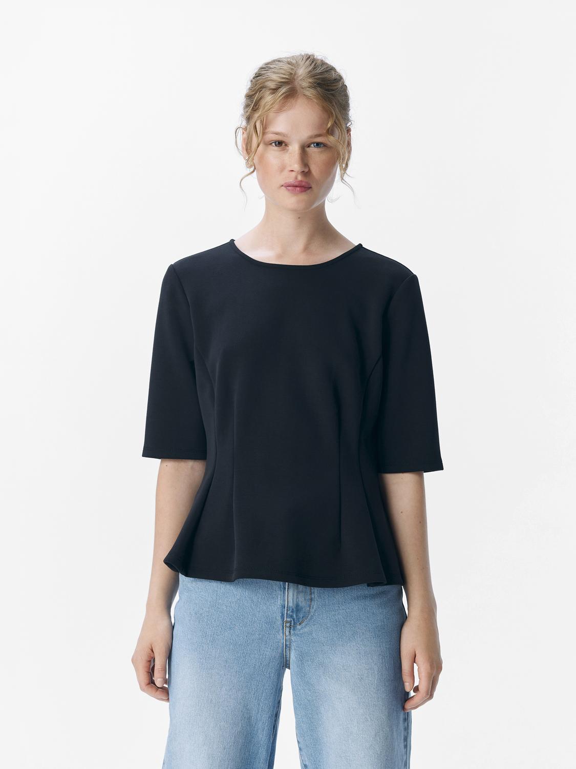 model_shot-front