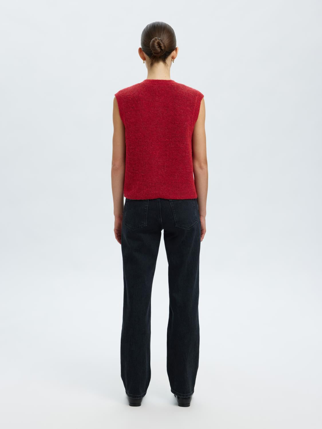 model_shot-back