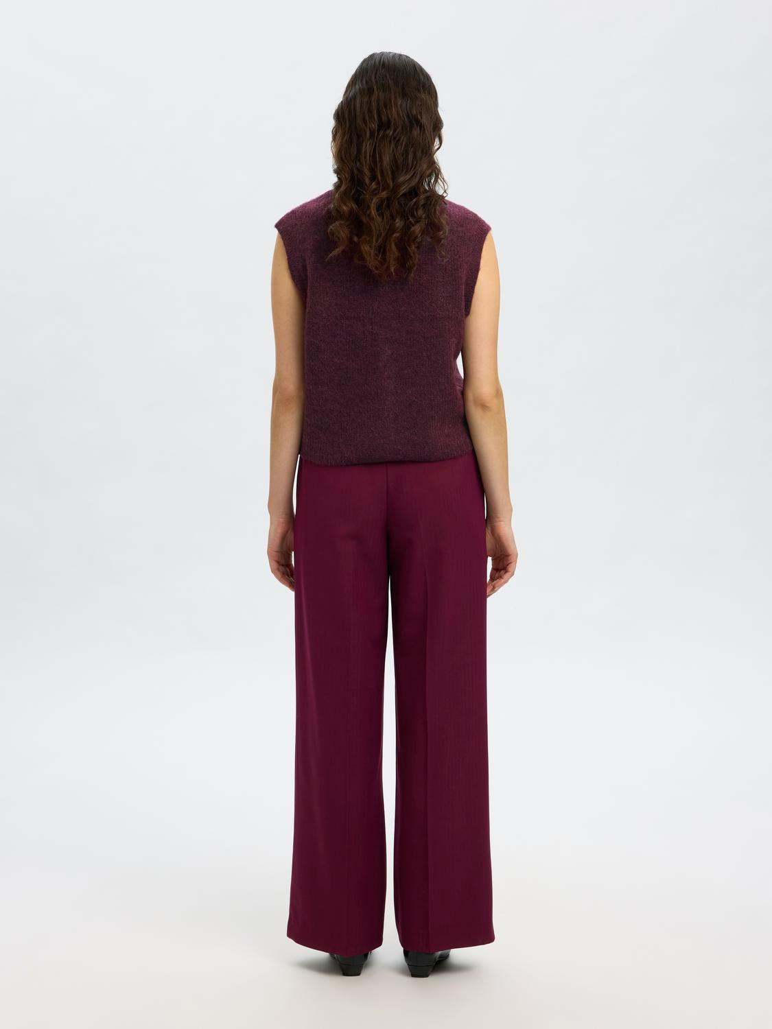 model_shot-back